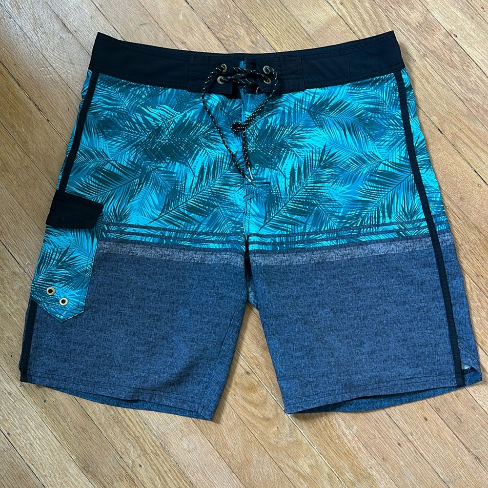 Ocean Current palm tree leaf tropical Hawaiian print cargo pocket swim trunks